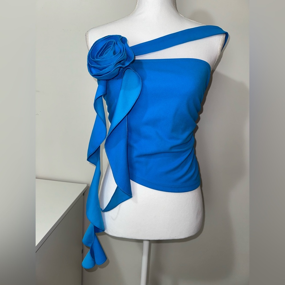 Blue strapless top